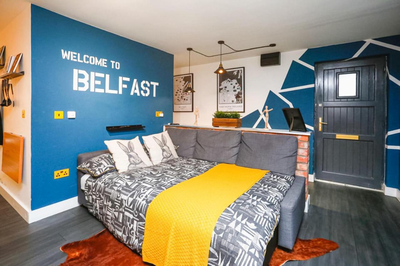 Funky City Apartment - Secure Parking - Wifi - Sleeps 6 - No Parties Belfast Exterior foto