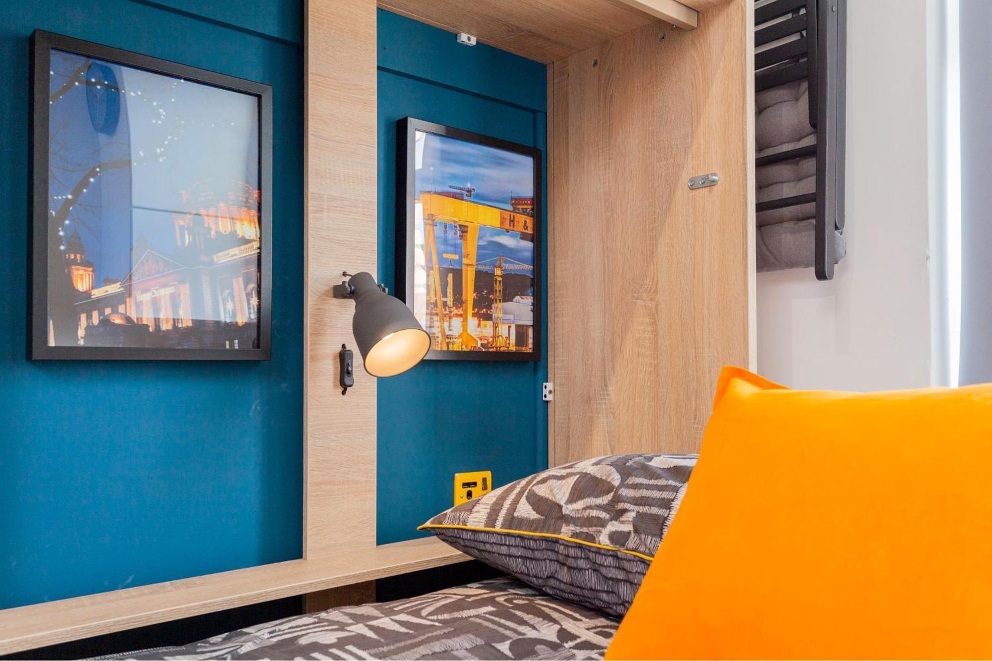 Funky City Apartment - Secure Parking - Wifi - Sleeps 6 - No Parties Belfast Exterior foto